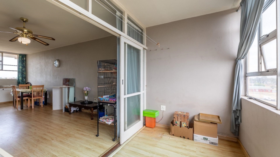 2 Bedroom Property for Sale in Goodwood Central Western Cape